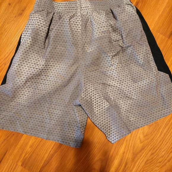 Under Armour Other - MENS UNDER ARMOUR WORK OUT SHORTS LIKE NEW